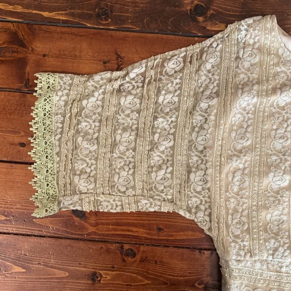 Women's A'Reve Soft Lace Open Cold Shoulder Batwing Sleeve Medium Blouse GUC - Picture 9 of 13